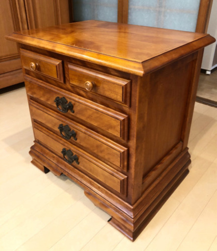 【美品‼️】高級♪ 樺材 カバ 4段引き出し付き サイドテーブル ナイトテーブル ブラウン♪