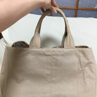 PRADAのカナパの画像