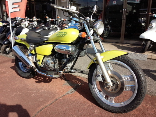 NO.2909　マグナ５０ （ＭＡＧＮＡ）　４サイクル クラッチ付き４速ミッション　キャンディーイエロー　☆彡