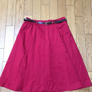1度着用のみベルト付き赤色スカート