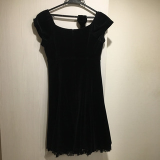 レストローズ　黒のベロアワンピース