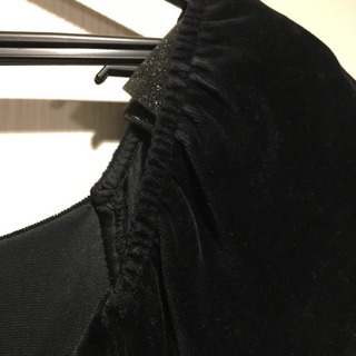 レストローズ　黒のベロアワンピースの画像