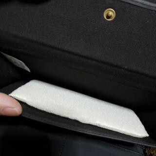 カバンと本革財布の画像