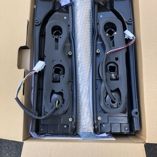 新品・未使用！ HELIOS ヘリオス 200系 ハイエース LED テール スモーク×ブラックの画像