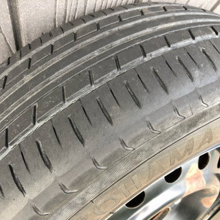 中古タイヤとスチールホイールの画像