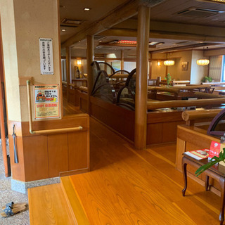 ホールスタッフ募集
