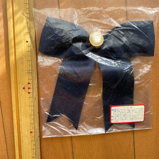 紺色リボンのコサージュ