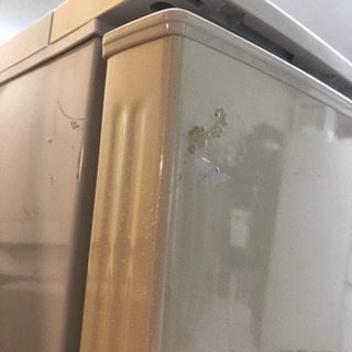 譲ります！訳あり 2ドア冷蔵庫 SHARP 2013年製 SJ-14Y-W 動作OK 臭いが取れません。の画像
