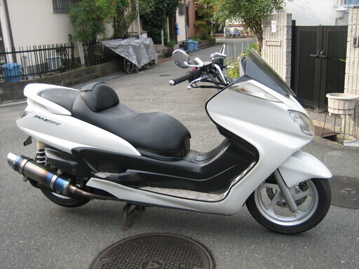 グランドマジェスティ２５０　少走行　綺麗です