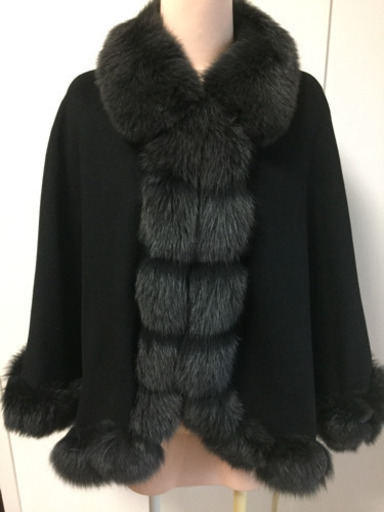 お渡し完了しました。 美品 カシミヤ&ブルーフォックスケープコート