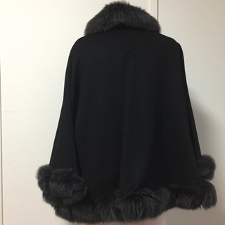 お渡し完了しました。 美品 カシミヤ&ブルーフォックスケープコートの画像