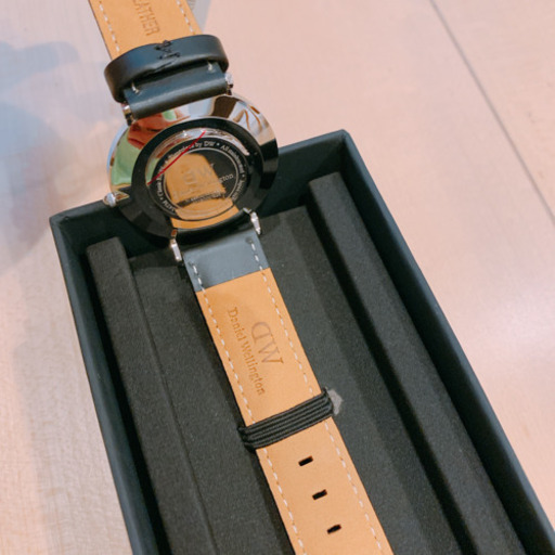 新品箱付き！ダニエルウェリントン腕時計　DW00100145