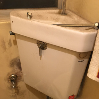 TOTOタンク式トイレの画像