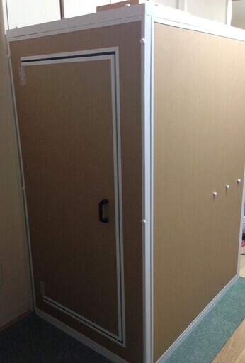 だんぼっち（個人用ダンボール防音室）