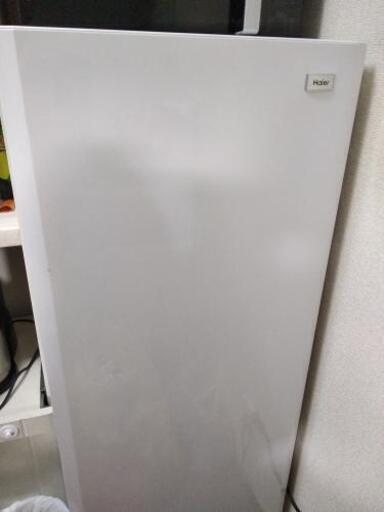 ハイアール132L前開き冷凍庫white