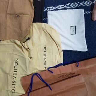 ルイヴィトンLOUIS　VUITTON　GUCCIンショップ紙袋と布袋