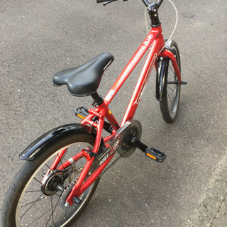 子供用軽量スポーツ自転車、18インチの画像
