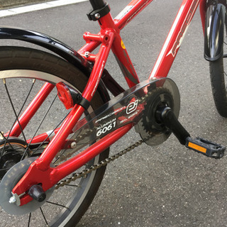 子供用軽量スポーツ自転車、18インチの画像
