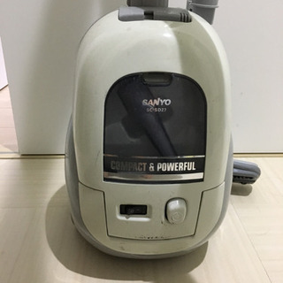 【受け渡し者決定】【中古】掃除機 SANYO SC-SD27 紙パック10個付きの画像