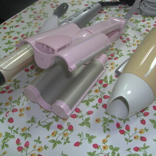 【お引取りありがとうございました】ヘアドライヤー、ヘアーアイロン約30ｍｍ、ウェーブアイロンの３セットの画像