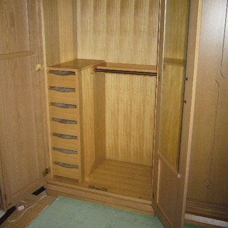 洋ブレザー箪笥美品さしあげますの画像