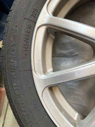 三菱アイ用のアルミホイール付きラジアルタイヤ