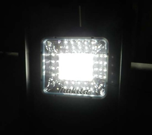 マキタ LEDスタンドライト ML805 充電式 防じん・防滴 照射角度360° 14.4V/18V バッテリ（L1860B）付き makita ☆ PayPay(ペイペイ)決済可能 ☆ 札幌市 北区 屯田