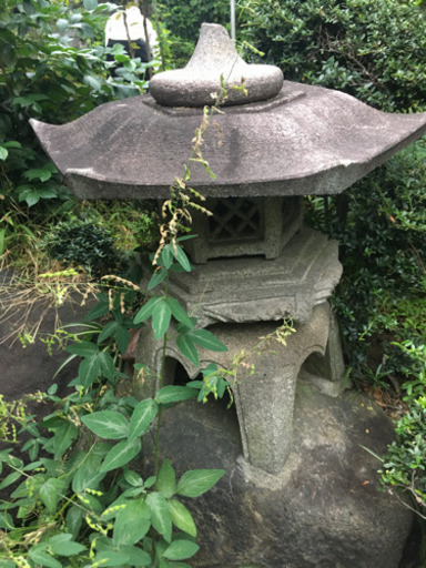 【大幅値下受付中】張りの大きな石灯篭です。