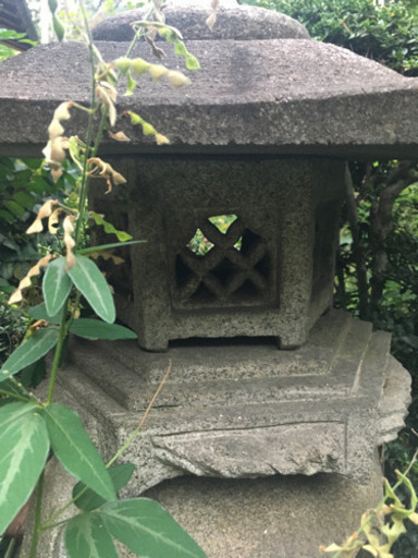 【大幅値下受付中】張りの大きな石灯篭です。