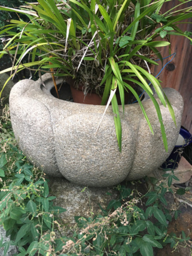 【大幅値下受付中】面白い手水石です。