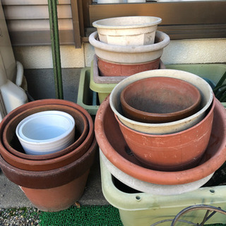 断捨離中！園芸用品　プランター、植木鉢等の画像