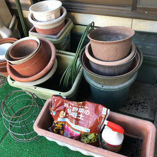 断捨離中！園芸用品　プランター、植木鉢等の画像