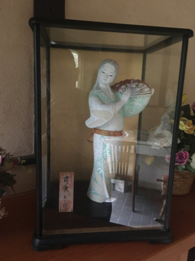 【大幅値下受付中】美人博多(?)人形（ガラスケース入り）