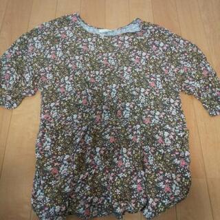 花柄の服(レディース)の画像