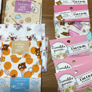 手芸用ハギレ各種、リラックマ、シナモンロールなどの画像