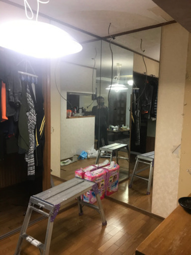大きな鏡どうですか？自分たちで取り外しして持っていける方限定