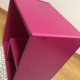 ピンクの棚の画像