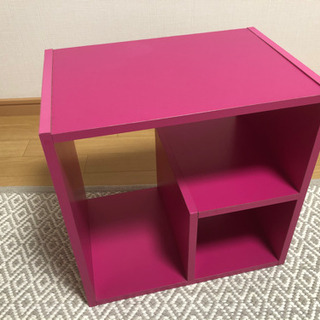 ピンクの棚の画像