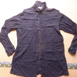 黒 カーゼ素材 襟付きボタンシャツ