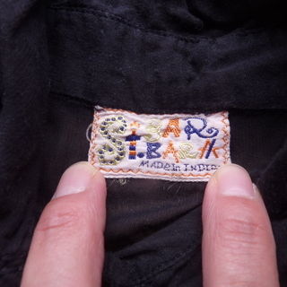 黒 カーゼ素材 襟付きボタンシャツの画像