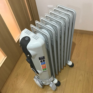 デロンギ　オイルヒーター HJ0812の画像
