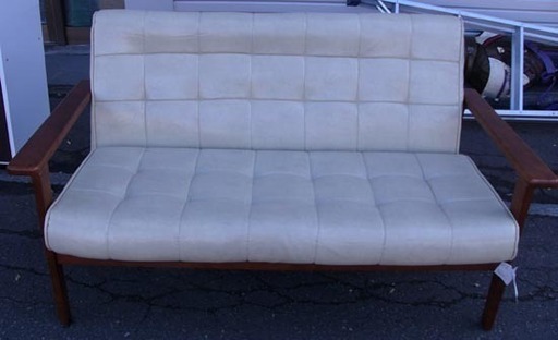 19Y0347 D  ハギハラ ソファー シャーク 2人掛け アイボリー　中古