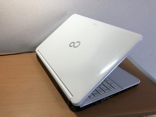 商談中につき受付を一時ストップ致します。中古 富士通AH53/J 2世代Core i7 8GBメモリ　新品SSD240GB