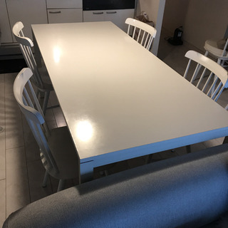 IKEA ダイニングテーブル　白の画像