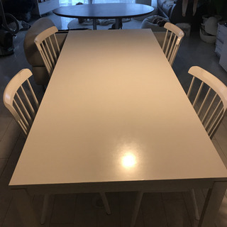 IKEA ダイニングテーブル　白の画像