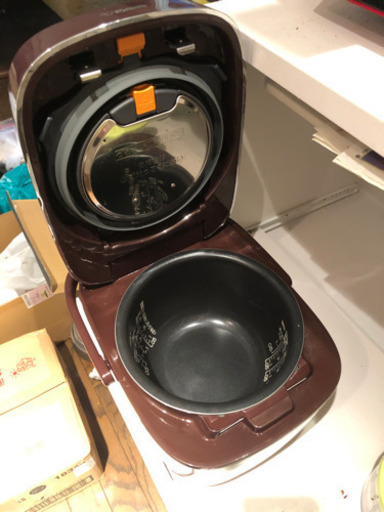 5.5合炊きの炊飯器（象印製）