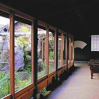 源泉かけ流し温泉付きの隠れ家的な宿です。の画像