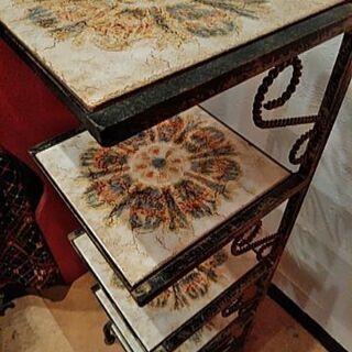 鉄製のラックの画像