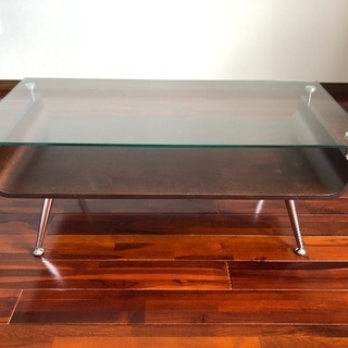 ガラステーブルの画像