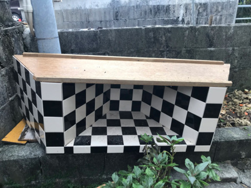 値下げします。モノトーンな台